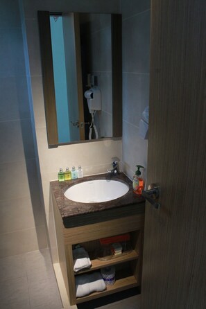 Shower, free toiletries, slippers, towels