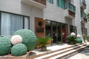 Property entrance - Seaview Holiday Resort (Mui Wo)