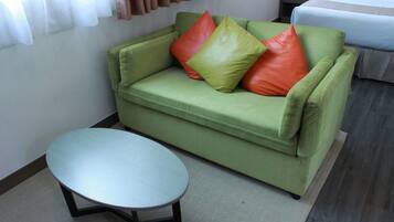 Habitación ( VIP ) | Ropa de cama de alta calidad y caja de seguridad en la habitación