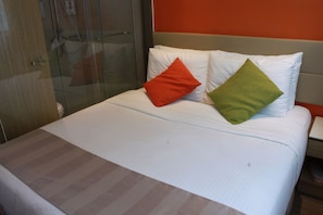 Premium bedding, in-room safe, free WiFi