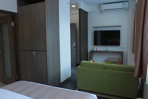 Premium bedding, in-room safe, free WiFi - Seaview Holiday Resort (Mui Wo)