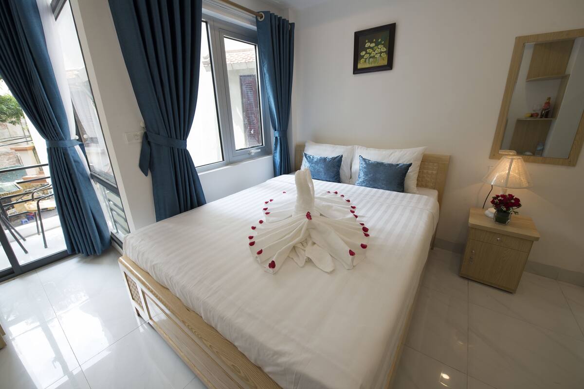 Suite de luna de miel, balcón | Minibar, caja fuerte, escritorio y wifi gratis