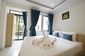Suite pour lune de miel, balcon | Minibar, coffre-fort, bureau, accès au Wi-Fi (inclus)