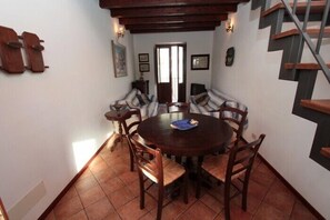 In-room dining - Casa Ifigenia (Cefalù)