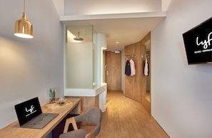 1 Schlafzimmer, Zimmersafe, individuell dekoriert