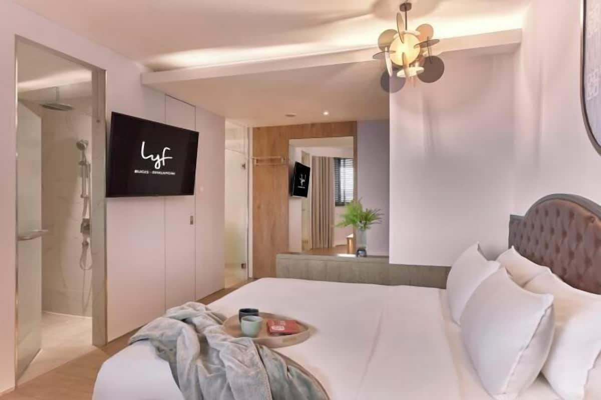 1 bedroom, in-room safe, individually decorated, individually furnished