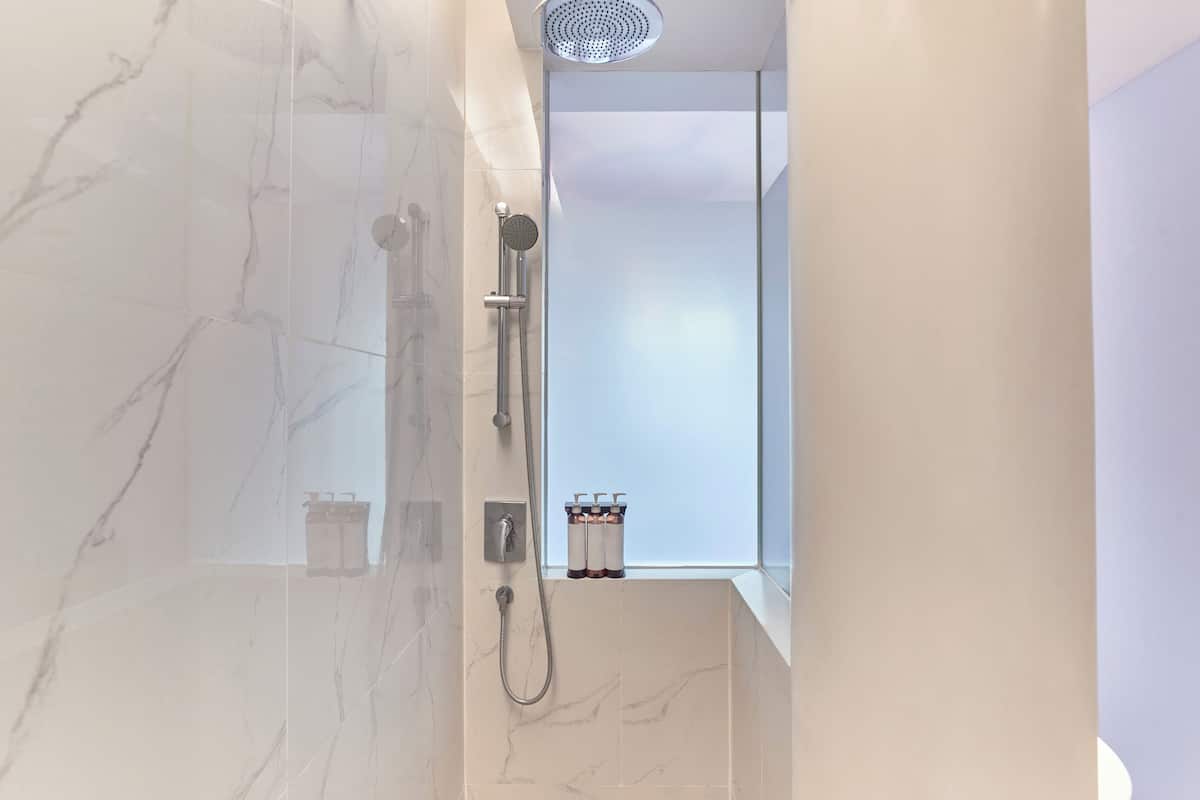 1 bedroom, in-room safe, individually decorated, individually furnished
