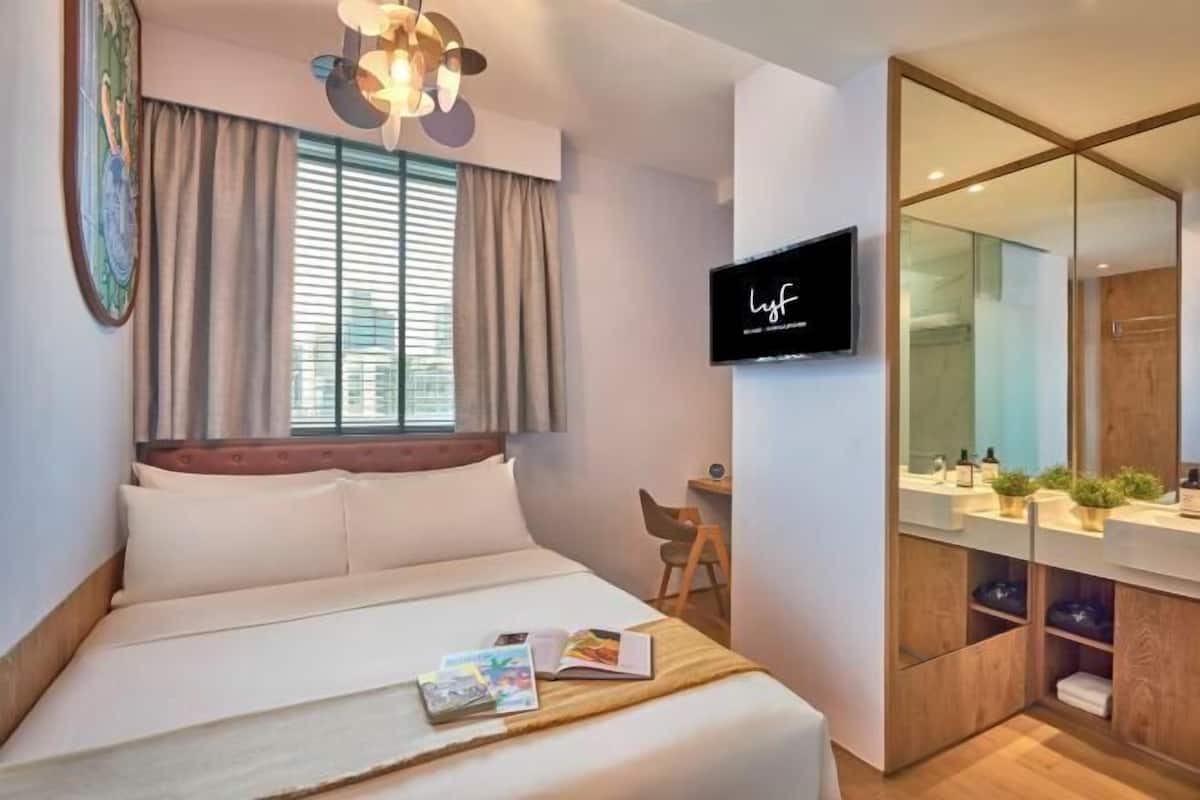 1 bedroom, in-room safe, individually decorated, individually furnished