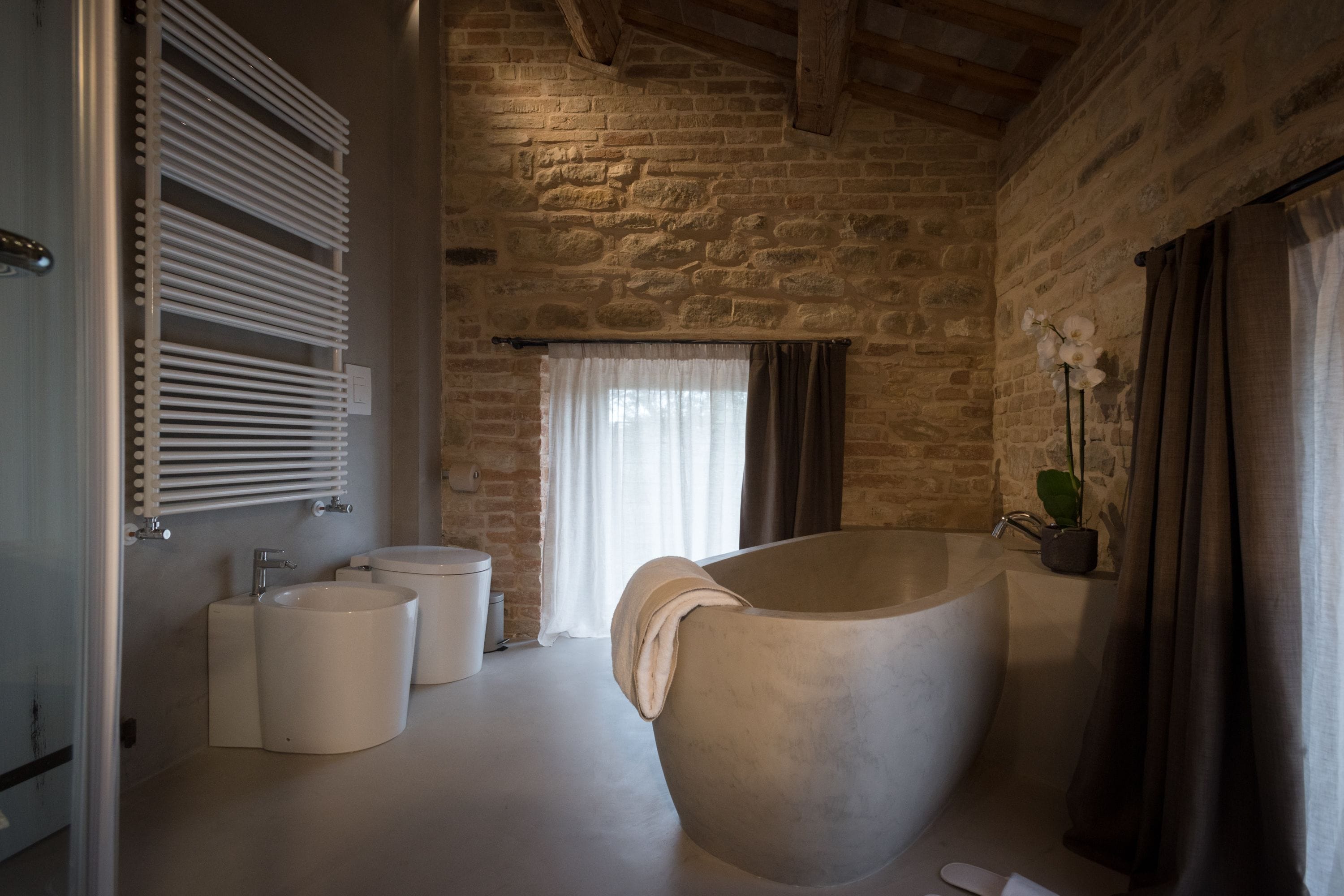 Suite | Bathroom | Shower, free toiletries, hair dryer, bathrobes
