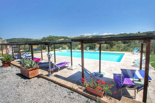 Farmhouse in Tuscany with Pool & Scenic Views