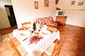 Dining - Farmhouse in Tuscany with Pool & Scenic Views (Asciano)