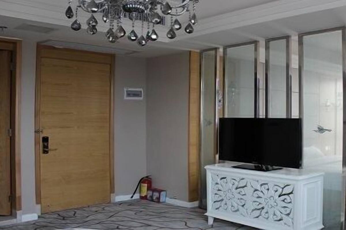 Phòng Suite | Khu phòng khách | TV màn hình phẳng