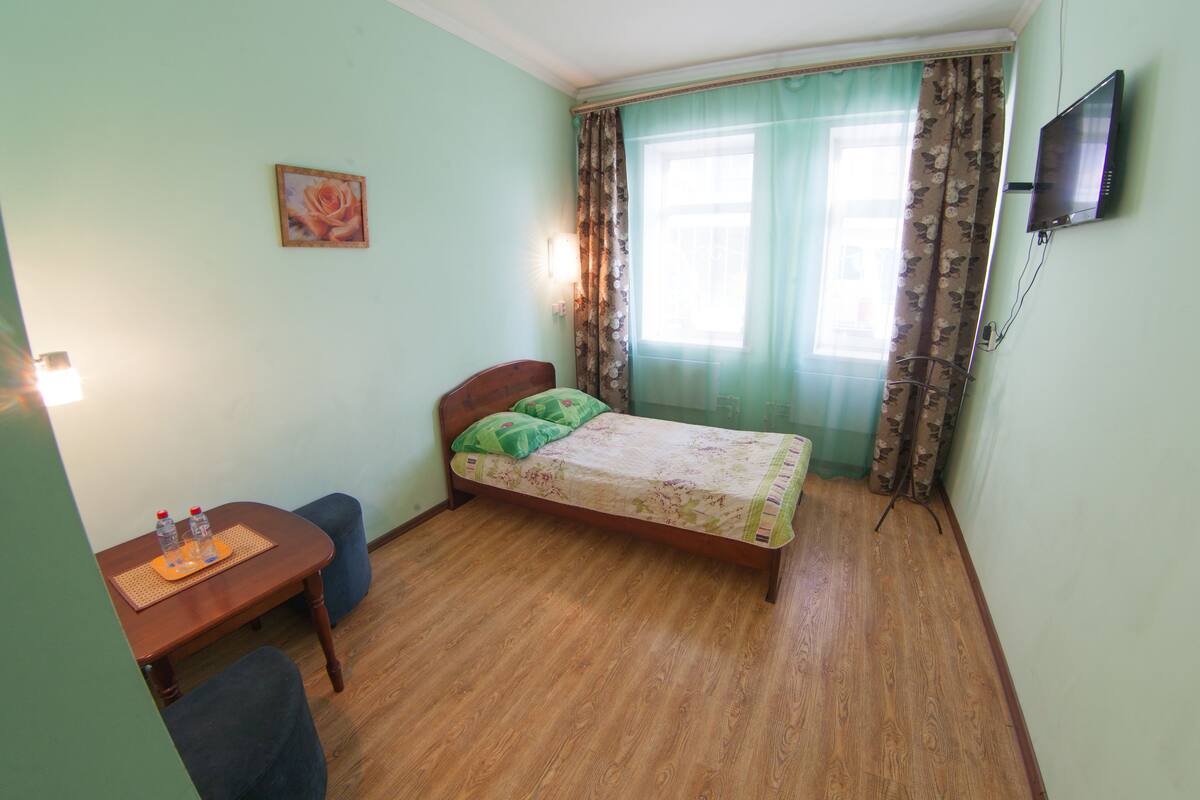 In-room safe, soundproofing, iron/ironing board, free WiFi
