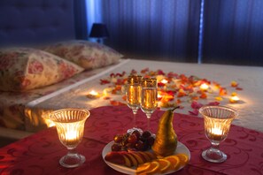 Sviitti | Tallelokero huoneessa, äänieristys, silitysrauta/-lauta, ilmainen Wi-Fi