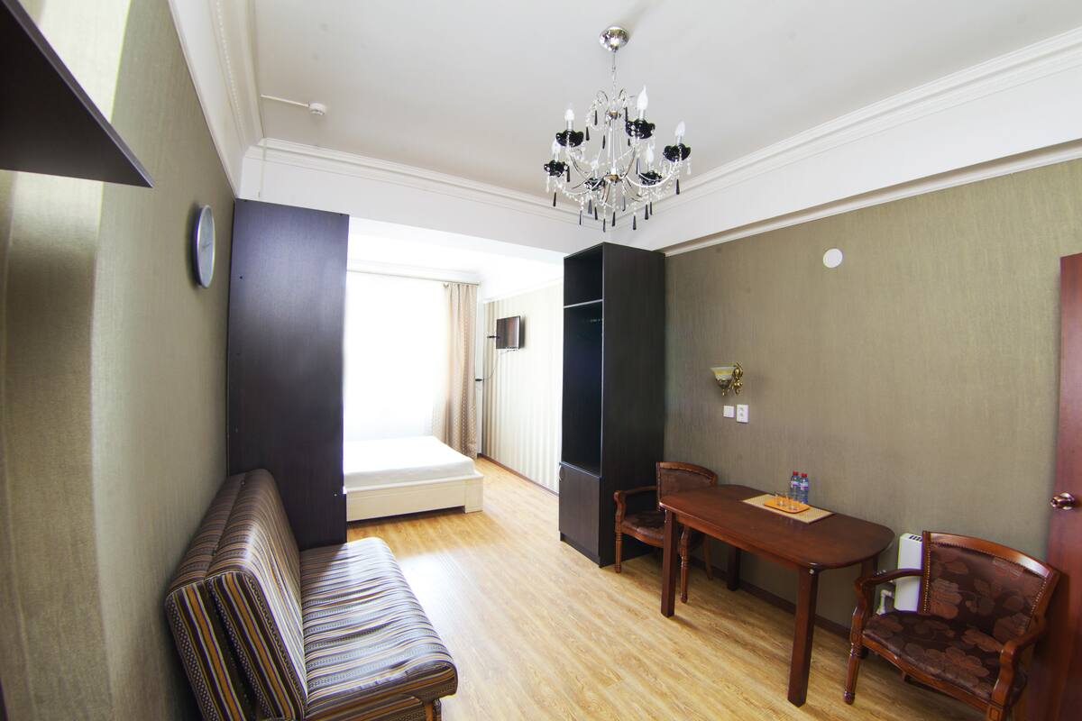 In-room safe, soundproofing, iron/ironing board, free WiFi