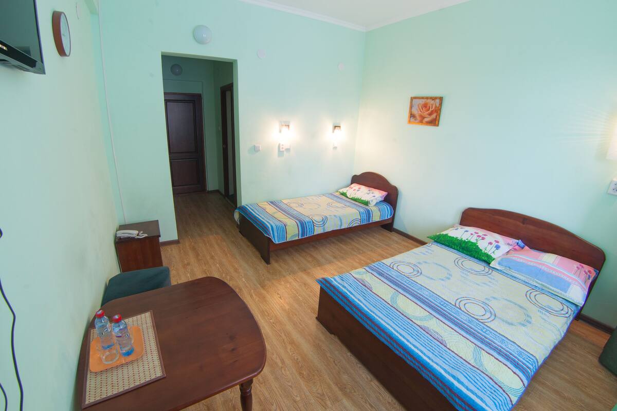In-room safe, soundproofing, iron/ironing board, free WiFi