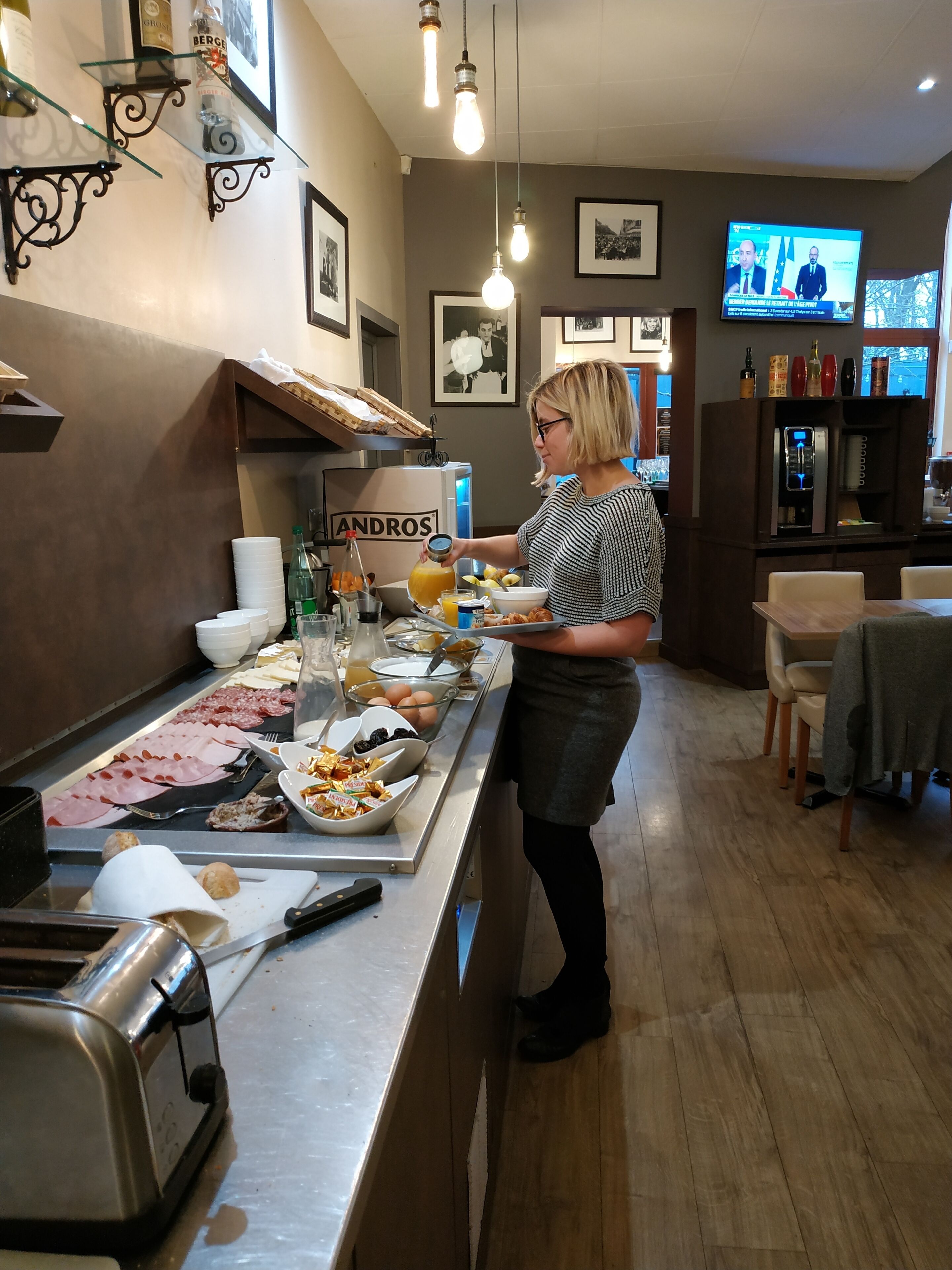 daily continental breakfast (eur 12 per person)