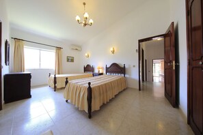 3 bedrooms, iron/ironing board, free WiFi - Portuguese rustic style villa with private pool (Vilamoura)