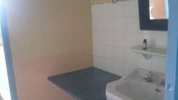 Superior Apartment, Garden View (101 Pen ar Bed) | Bathroom