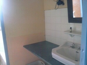 Superior Apartment, Garden View (101 Pen ar Bed) | Bathroom - Les Gîtes du Couvent (Camlez)