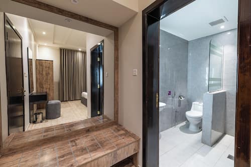 Apartment, 1 Bedroom | Hypo-allergenic bedding, in-room safe, desk, iron/ironing board
