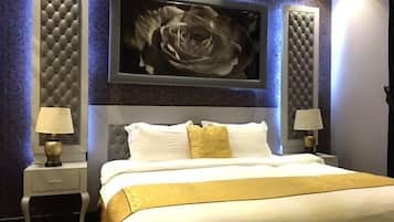 Apartment, 1 Bedroom | In-room safe, desk, iron/ironing board, rollaway beds