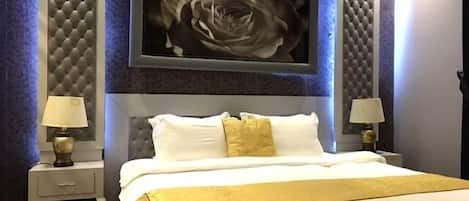 Apartment, 1 Bedroom | In-room safe, desk, iron/ironing board, rollaway beds