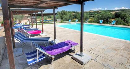 Cottage Ă Asciano avec piscine et terrasse
