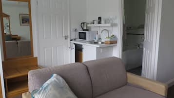 Deluxe Double Room | Private kitchenette | Electric kettle