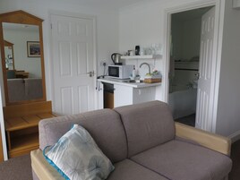 Deluxe Double Room | Private kitchenette | Electric kettle