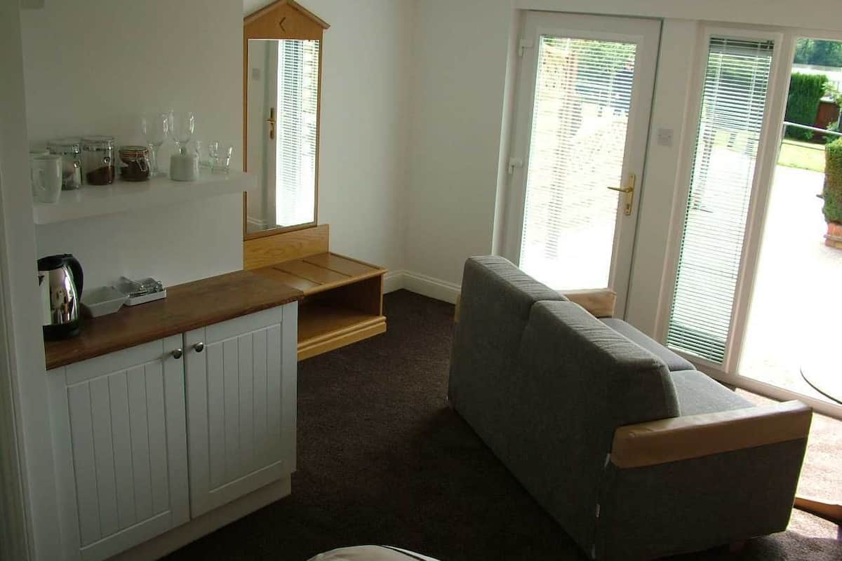 soundproofing, free wifi, bed sheets