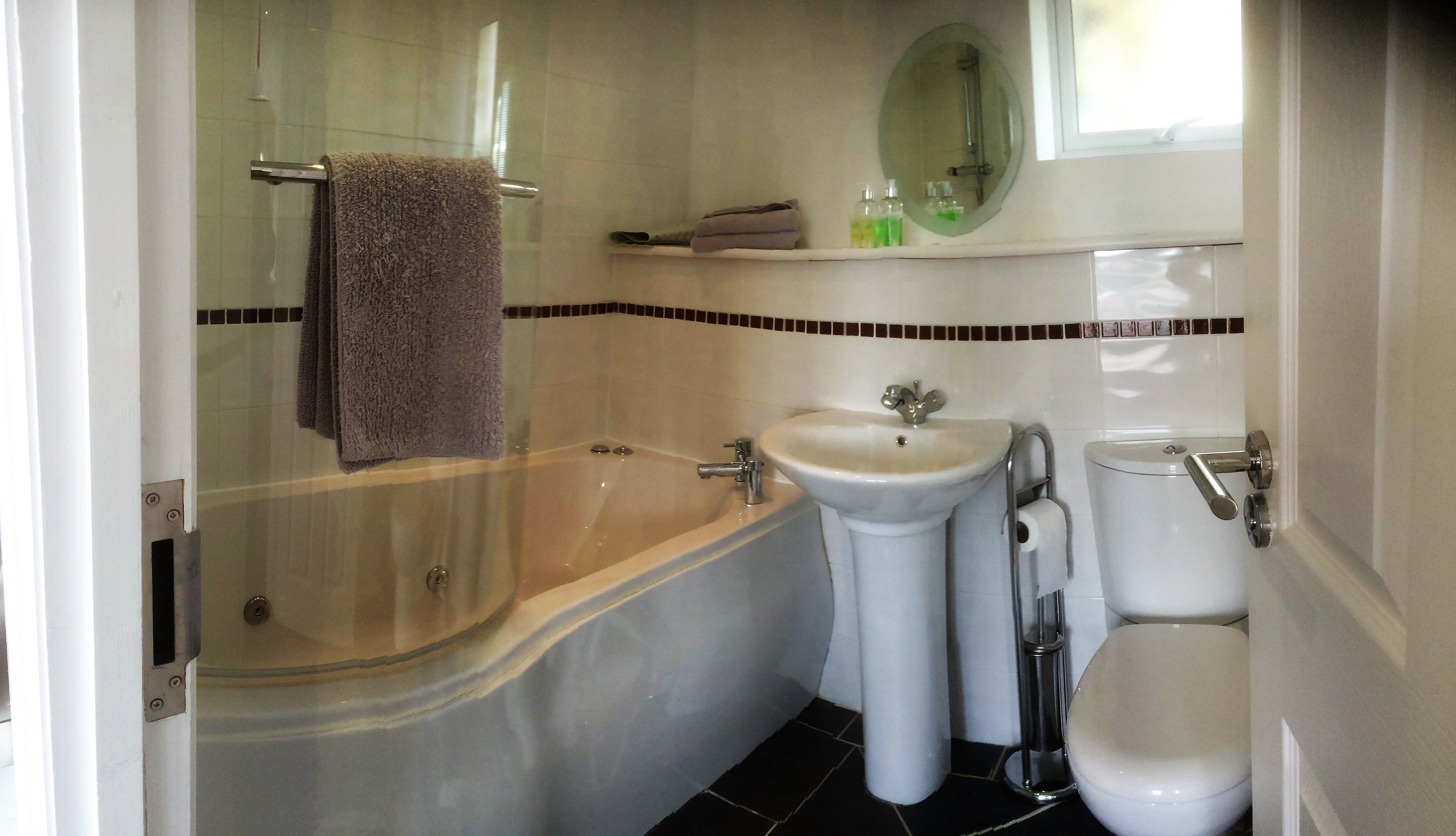 deluxe double room | bathroom | towels