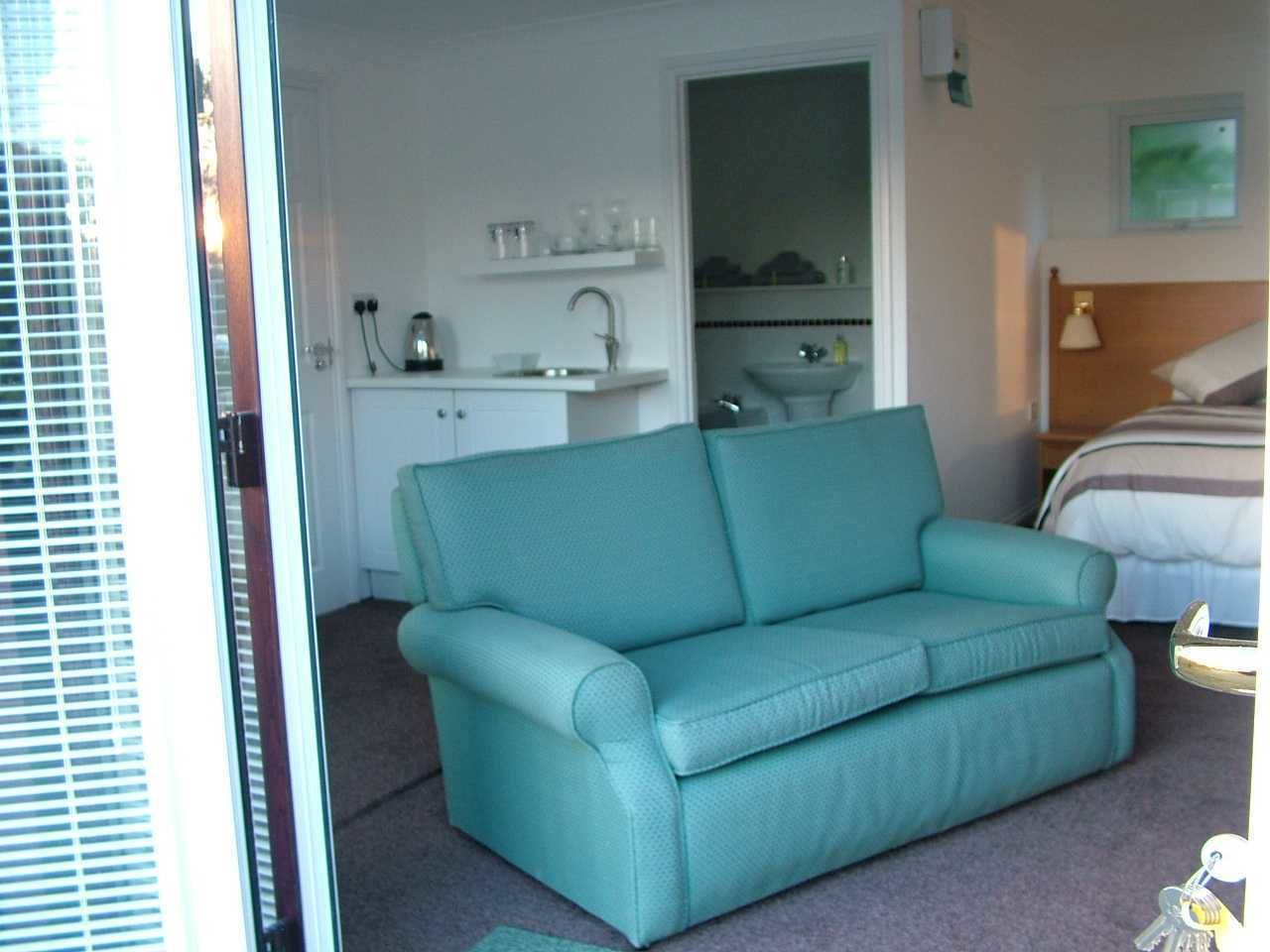 soundproofing, free wifi, bed sheets