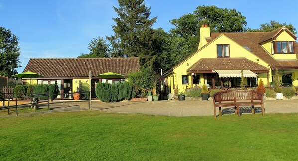 Front of property - Gosfield Lake Resort (Halstead)