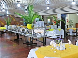 Almoço e jantar