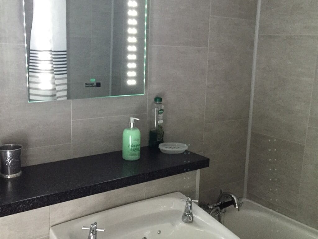 Casa rural familiar, bany privat, vistes al jardí (self-catering) | Bany