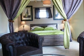 Premium bedding, cots/infant beds, rollaway beds, free WiFi