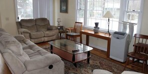 Living room - The Oliver Lodge (Meredith)