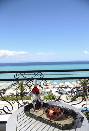 Outdoor dining - Alkionides Rooms (Kassandra)