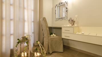 Superior Apartment, 1 Bedroom | Iron/ironing board, free WiFi, bed sheets