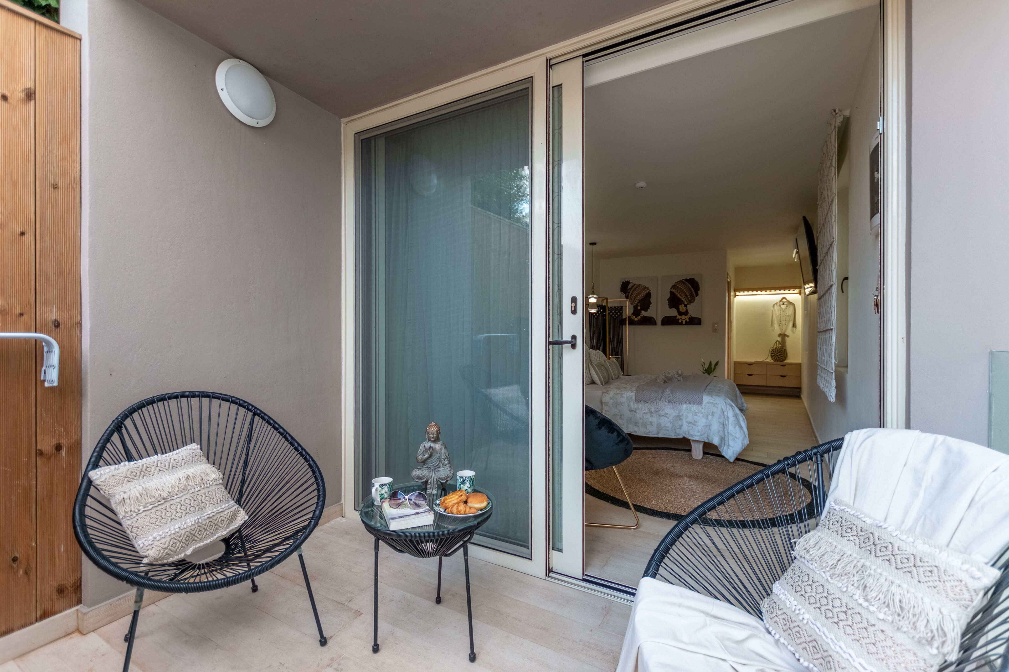 Suite estudio junior, 1 cama de matrimonio, vistas al jardín | Tabla de planchar con plancha, wifi gratis, ropa de cama