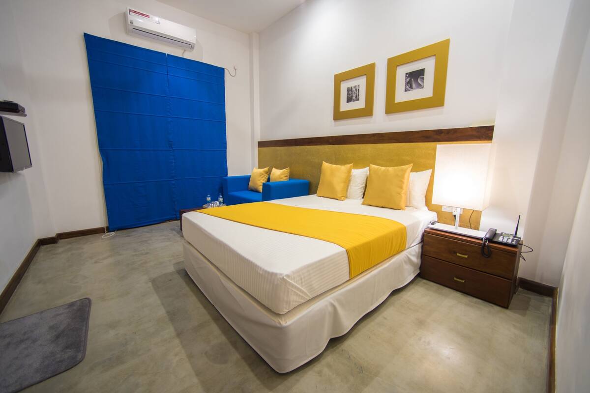 Premium bedding, in-room safe, desk, blackout curtains