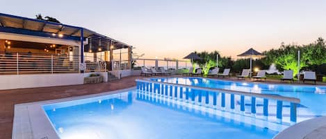 Seasonal outdoor pool, pool umbrellas, sun loungers