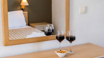 Standard Triple Room (2) | Blackout drapes, bed sheets