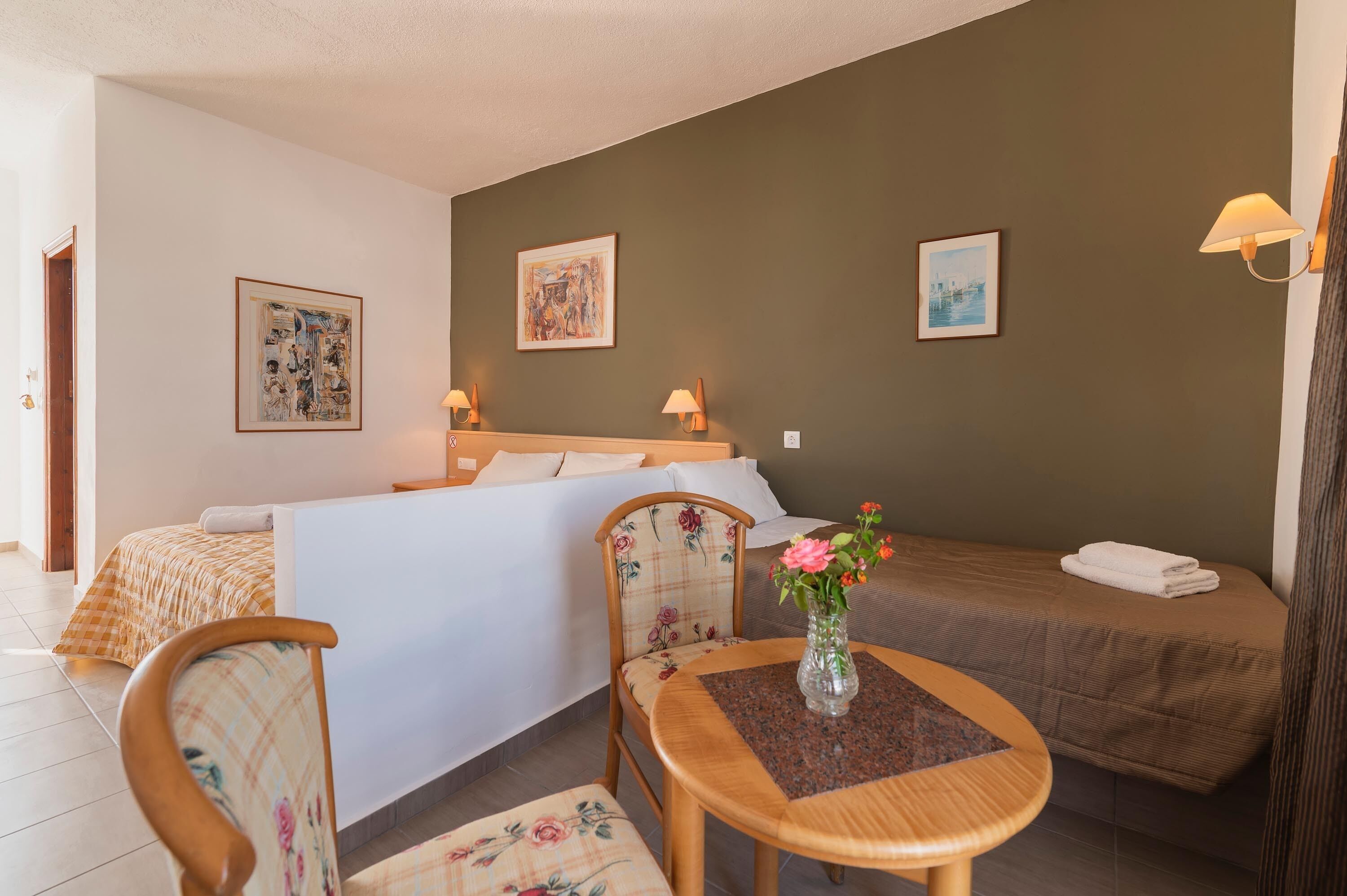 standard quadruple room | 1 bedroom, blackout curtains, bed sheets