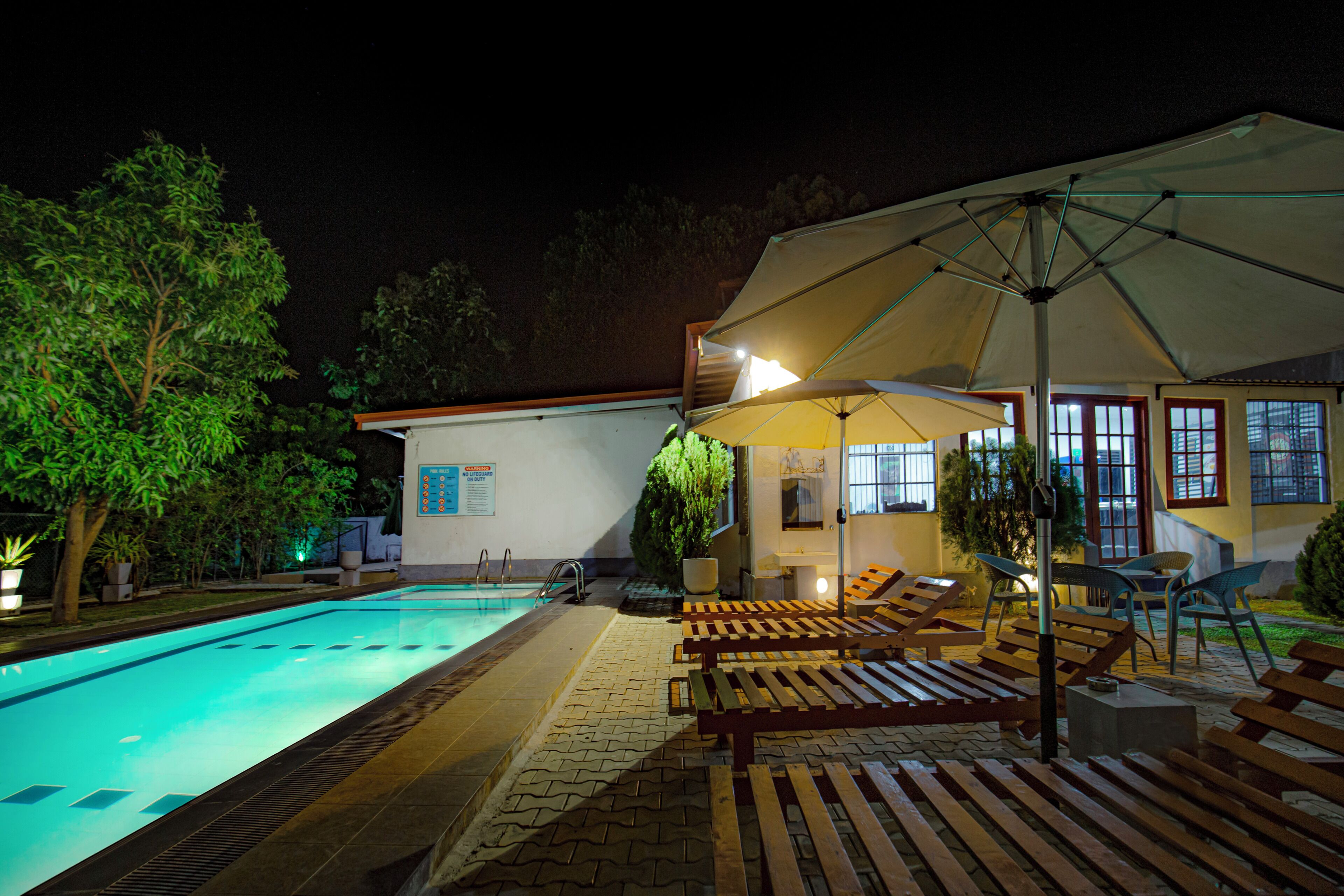 Outdoor pool, pool loungers