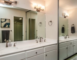 Condo, 3 quartos | Banheiro