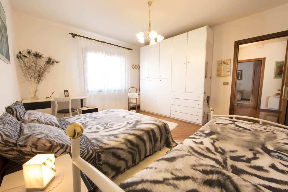 Trippelrum | 3 sovrum, sängtillbehör av högsta kvalitet och duntäcken