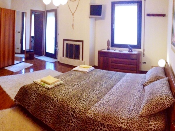 Suíte, suíte | 3 quartos, roupas de cama premium, edredons de pluma, cofres nos quartos