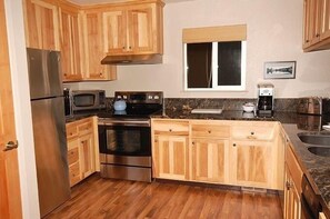 House, 4 Bedrooms | Private kitchen | Full-size fridge, microwave, oven, stovetop